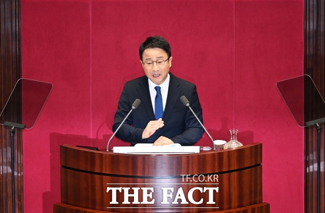 한병도 더불어민주당 원내대표가 3일 오전 서울 여의도 국회에서 열린 제432회 국회(임시회) 제2차 본회의에 참석해 국정에 관한 교섭단체 대표 연설을 하고 있다. /국회=배정한 기자