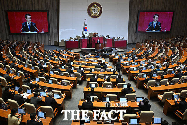 교섭단체 대표연설 하는 한 원내대표.