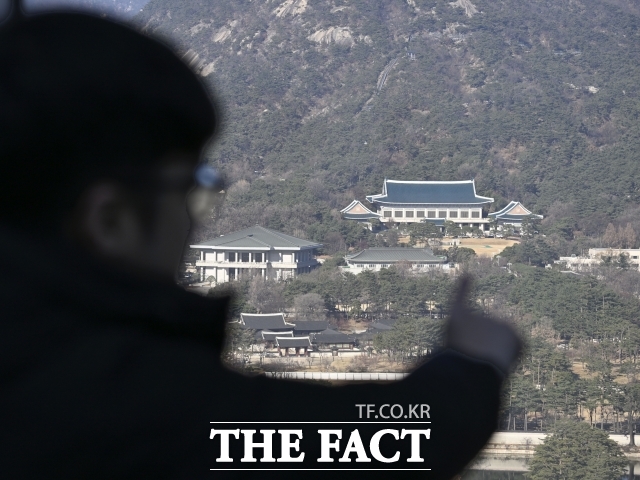 정부가 인권 문제로 사안을 확대할 경우 외교·안보적 부담이 커질 수 있다는 점을 의식해 속도 조절에 나선 것 아니냐는 해석이 나온다. 사진은 서울 종로구 청와대 모습. /송호영 기자