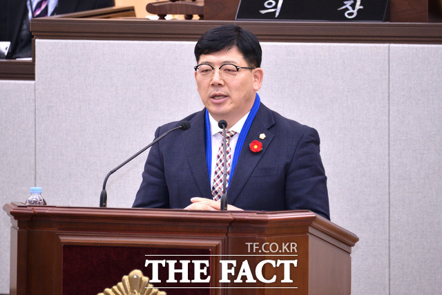 구민호 여수시의회 의원이 2일 여수시의회 본회의장에서 전남대학교 여수캠퍼스 활성화와 국립의대 부속병원 설립 필요성을 강조하는 5분 자유발언을 하고 있다. /여수시의회