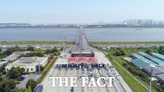 경기 김포시와 고양시를 잇는 일산대교의 전경. /김포시