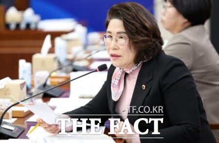 전라남도의회 김화신 의원이 지난댤 30일 2026년도 대변인실 소관 업무보고에서 질의하고 있다. /전남도의회