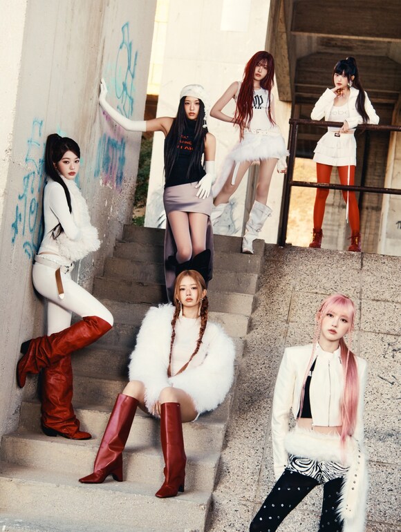 아이브가 두 번째 정규 앨범 REVIVE+의 CHALLENGERS 콘셉트 포토를 공개했다. /스타쉽엔터