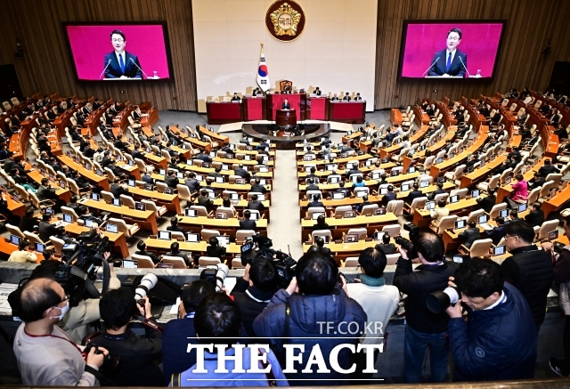 한병도 더불어민주당 원내대표가 3일 오전 서울 여의도 국회에서 열린 제432회 국회(임시회) 제2차 본회의에 참석해 국정에 관한 교섭단체 대표 연설을 하고 있다. /국회=배정한 기자