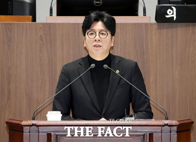 충남도의회 제363회 임시회 제2차 본회의에서 이용국 의원이 5분 발언하고 있다. /충남도의회