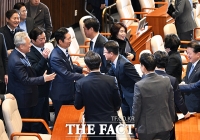  환한 미소로 한병도 원내대표 맞이하는 정청래 대표 [포토]