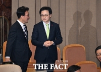  김정관 장관과 대화하는 김민석 총리 [포토]