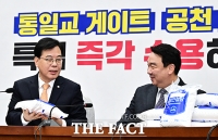  설탕 확인하는 송언석 원내대표 [포토]