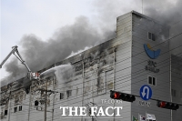  SPC삼립 시화공장 대형 화재…소방 총력 대응 [TF사진관]