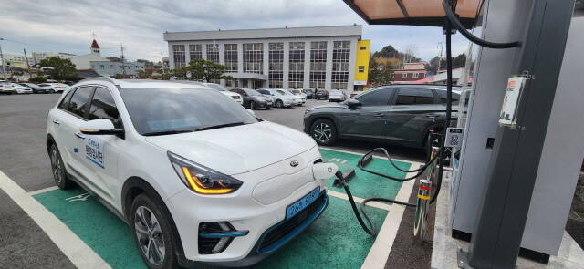 광양시 환경감시단 전기차가 충전하고 있다. /광양시