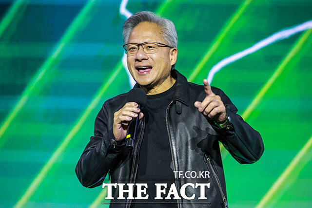 젠슨 황 엔비디아 최고경영자(CEO)가 지난해 10월 30일 서울 강남구 코엑스에서 열린 엔비디아 지포스 게이머 페스티벌에 참석해 인사말을 하고 있다. /서예원 기자