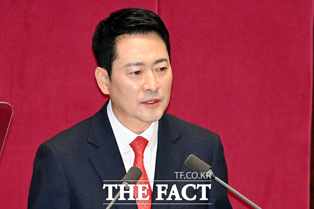 장동혁 국민의힘 대표의 교섭단체 대표연설을 두고 당의 구체적인 비전을 보여주지 못했다는 비판이 나온다. 사진은 장 대표가 4일 오전 서울 여의도 국회에서 열린 제432회 국회(임시회) 제3차 본회의에서 교섭단체 대표연설을 하고 있는 모습. /남용희 기자