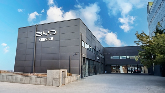 BYD코리아는 BYD Auto 전주 서비스센터를 열고 전북 지역 전기차 고객을 위한 애프터세일즈(AS) 서비스를 강화한다고 4일 밝혔다. /BYD코리아