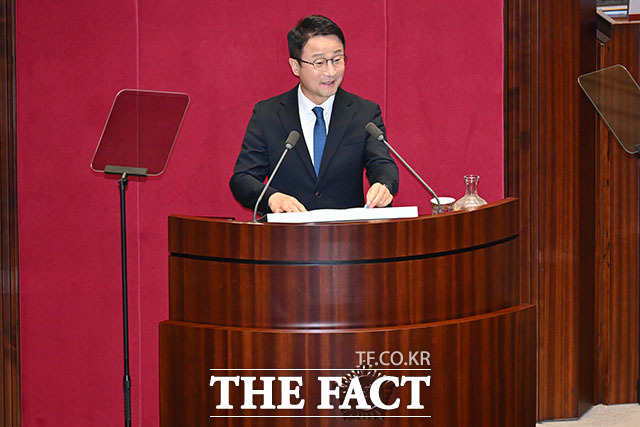 한병도 더불어민주당 원내대표가 3일 오전 서울 여의도 국회에서 열린 제432회 국회(임시회) 제2차 본회의에서 교섭단체 대표연설을 하고 있다. /남용희 기자