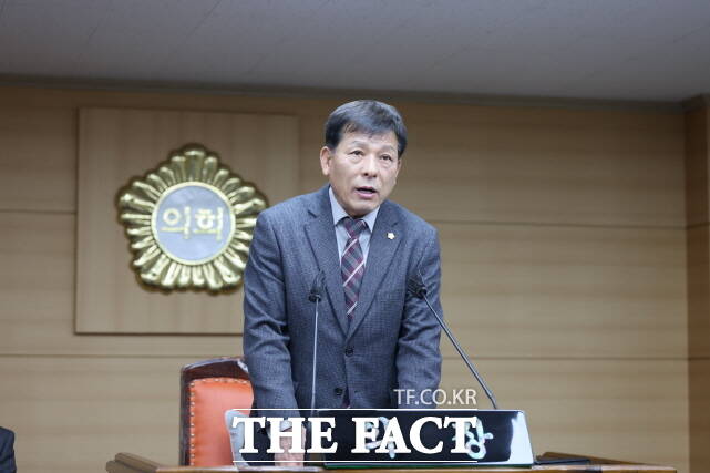 개회사를 하고 있는 김영춘 의장. /부여군의회