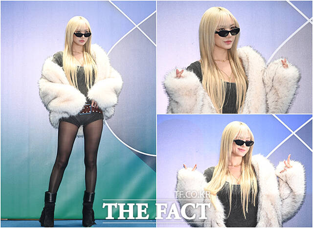 EXID 엘리가 4일 오후 서울 중구 동대문디자인플라자(DDP)에서 열린 2026 F/W 서울패션위크 얼킨 포토월에 참석해 블루카펫을 밟고 있다. /박헌우 기자