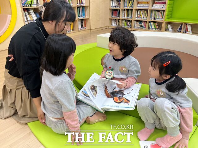 4일 충남도교육청의 공립유치원 교사 배치기준에 대한 설명회를 화상회의 방식으로 개최했다. 사진은 천안꽃마루유치원 운영 장면. /충남교육청