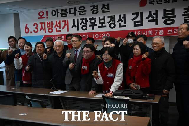 김석붕 전 청와대 문화체육비서관이 4일 기자회견을 갖고 제9회 전국동시지방선거 국민의힘 당진시장 경선 출마를 공식 선언했다. /국민의힘 당진당원협의회