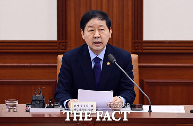 구윤철 부총리 겸 재정경제부 장관이 4일 오전 서울 종로구 정부서울청사에서 열린 경제관계장관회의에 참석해 모두발언을 하고 있다. /임영무 기자