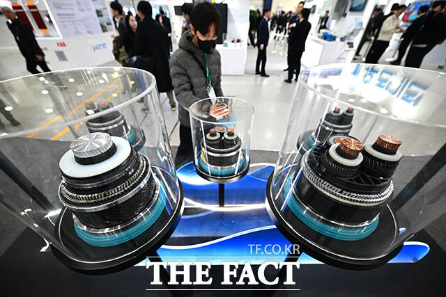 대한전선 부스에 설치된 해저케이블의 모습.