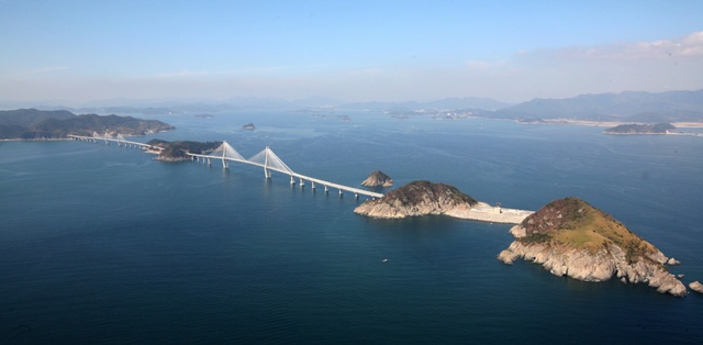 대우건설이 가덕도신공항 부지조성공사를 이끄는 데에 전혀 문제가 없다고 자신감을 내비쳤다. /대우건설