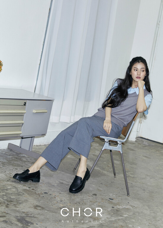 GS샵이 자체 패션 브랜드 코어 어센틱 카테고리를 의류에서 슈즈, 가방 등 패션 전 카테고리를 아우른다. /GS샵