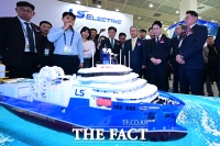  LS전선 포설선 바라보는 구자균·이호현·김동철 [포토]