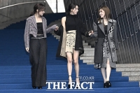  케플러 '손 잡고 패션위크 나들이' [TF사진관]