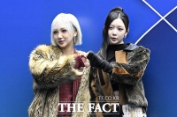  배드빌런, 귀여운 '손하트' 포즈[TF사진관]