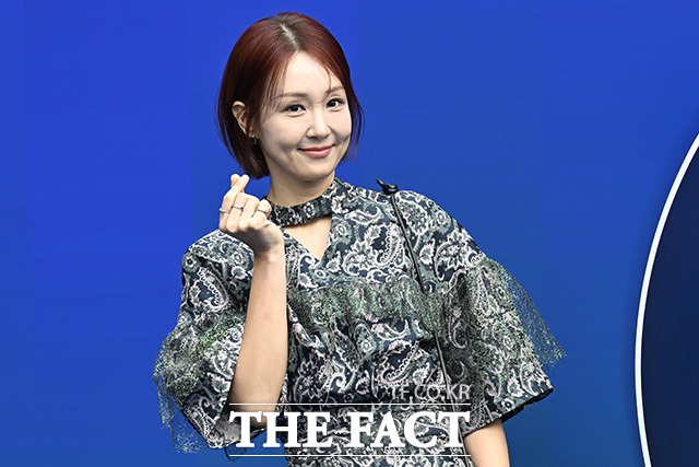 오정연 아나운서가 5일 오후 서울 중구 동대문디자인플라자(DDP)에서 열린 2026 F/W 서울패션위크 유가당 포토월에 참석해 포즈를 취하고 있다. /송호영 기자