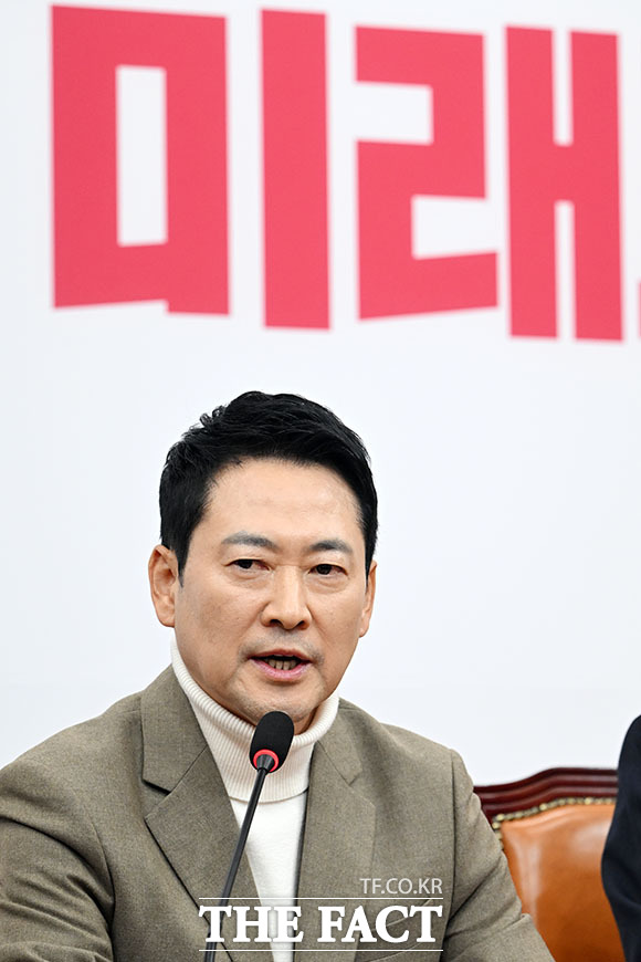 기자간담회 열고 거취 표명에 관한 입장 밝히는 장동혁 국민의힘 대표.