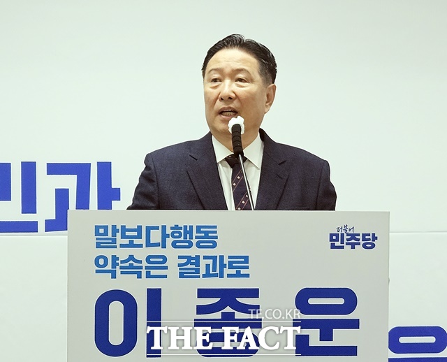 이종운 전 공주시의장이 5일 공주시청에서 기자회견을 열고 제9회 지방선거에서 공주시장 후보로 출마한다고 밝혔다. /김형중 기자