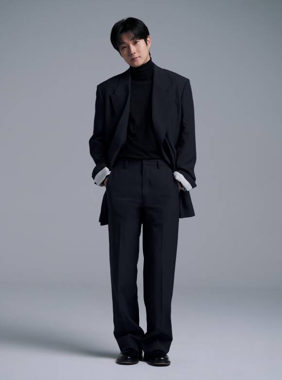 최우식은 사회에 찌들고 일에 집중하다 보면 부모님의 소중함을 잊게 되는데 저희 영화를 보고 하민과 같이 성장하면서 스스로에게 질문을 던지는 것만으로 성장할 수 있는 것 같다고 많은 관람을 독려했다. /㈜바이포엠스튜디오