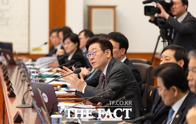 이재명 대통령은 5일 이른바 똘똘한 한 채 갈아타기를 두고 주거용이 아니면 안하는 것이 이익일 것이라고 경고했다. 이 대통령이 3일 청와대에서 주재한 제4회 국무회의에서 발언하고 있다. /청와대