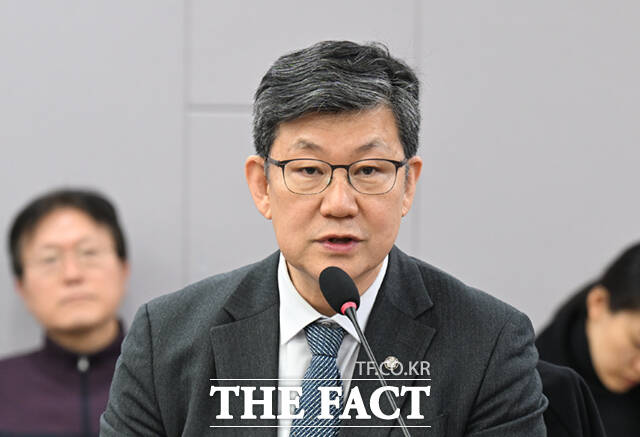 인사말하는 김남근 더불어민주당 의원.