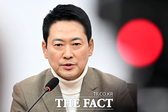 장동혁 국민의힘 대표가 5일 오후 서울 여의도 국회에서 기자간담회를 열고 한동훈 전 대표 제명과 관련, 거취 표명에 관한 입장을 밝히고 있다. /국회=남용희 기자