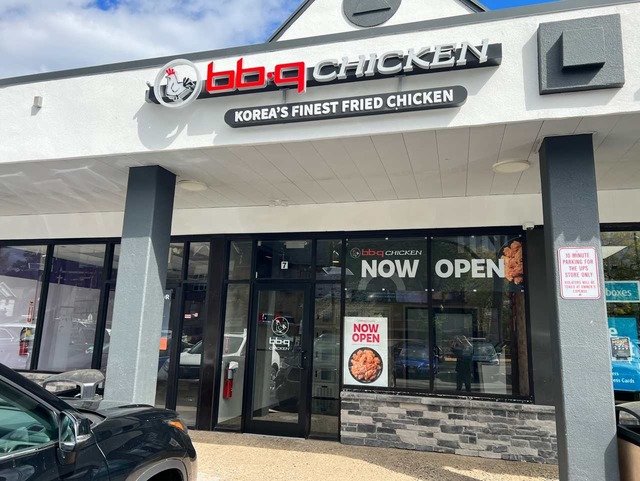 K-푸드 열풍으로 지난해 국내 외식기업이 해외에 출점한 점포 수가 4644개에 달하는 것으로 나타났다. 사진은 미국 뉴저지주 잉글우드에 있는 BBQ매장 사진. /BBQ