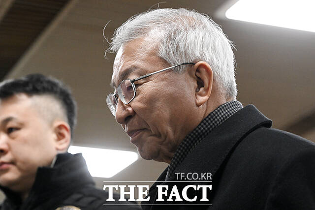 양승태 전 대법원장이 지난달 30일 오후 서울 서초구 서울중앙지방법원에서 열린 1심 선고공판에 출석하고 있다./서예원 기자