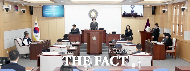 태안군의회가 4일 본회의장에서 제319회 임시회를 개회하고 있다. /태안군의회