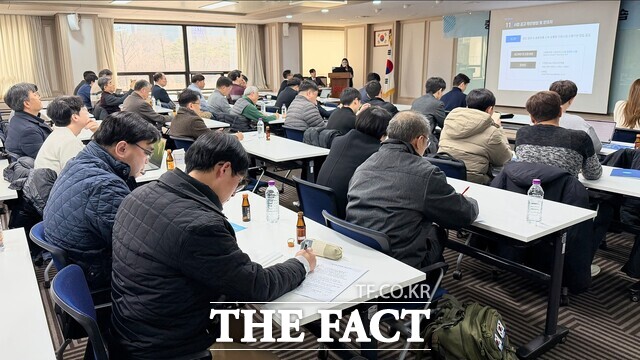 중소기업중앙회가 중소 제조 현장의 인공지능 전환(AX) 과제 기획을 돕고 전문가 1:1 자문을 제공하는 중소기업 AX과제 기획 워크숍을 개최했다. /중소기업중앙회