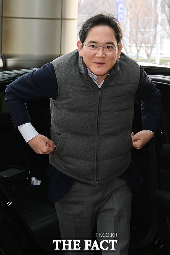 2026 밀라노·코르티나담페초 동계올림픽 개막 이틀 앞두고 밀라노로 출국하는 이재용 회장.