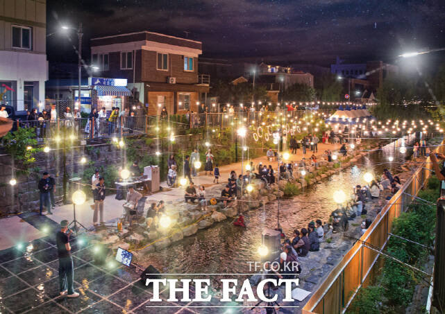 공주시 제민천 야경. /공주시