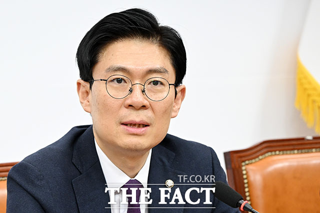 발언하는 조 위원장.