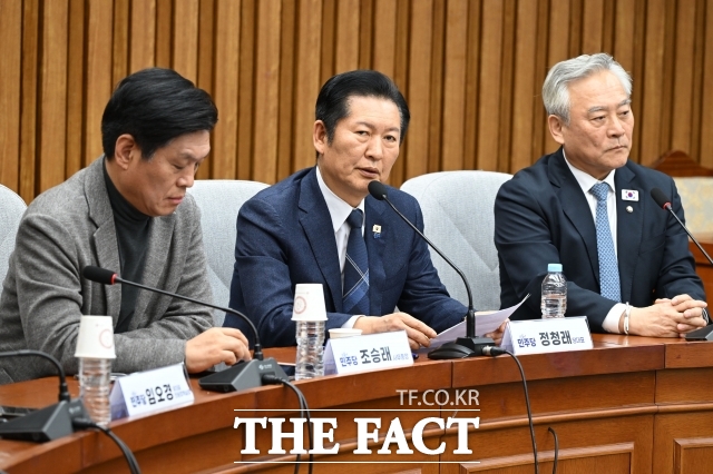 정청래 더불어민주당 대표가 5일 오후 서울 여의도 국회에서 열린 초선의원 간담회에서 인사말을 하고 있다./국회=남용희 기자