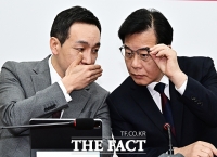  김민수 최고위원과 대화하는 송언석 원내대표 [포토]