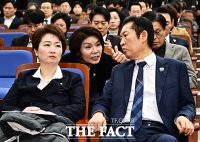  한정애 정책위의장과 대화하는 정청래 대표 [포토]