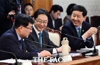  구윤철-김경수-김성환 '회의 앞두고 즐거운 대화' [포토]