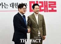  장동혁 대표 예방하는 홍익표 정무수석 [포토]