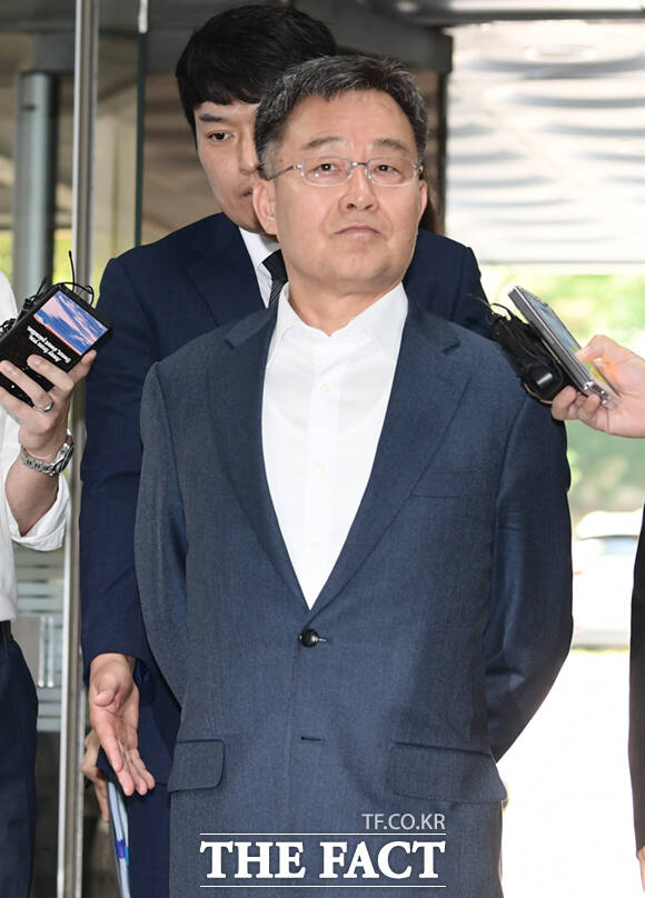 화천대유자산관리 대주주 김만배 씨가 지난 2024년 서울 서초구 서울중앙지방법원에서 열린 구속영장실질심사에 출석하고 있다. /이새롬 기자