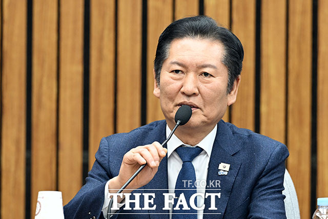 정청래 더불어민주당 대표가 6일 오후 서울 여의도 국회에서 열린 3선의원 간담회에서 모두발언을 하고 있다. /남용희 기자